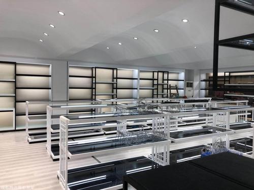 成都騰達展柜 匠心定制，成就酒店用品展示新高度